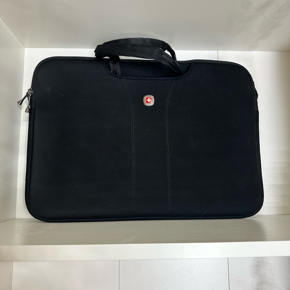 Wenger laptop and documents portfolio